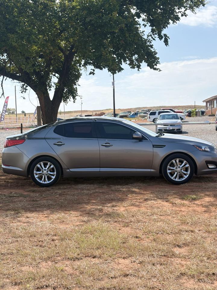 Kia Optima LX MT 2012