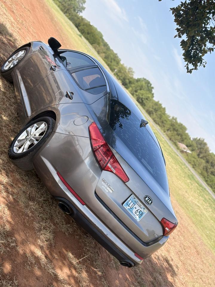 Kia Optima LX MT 2012
