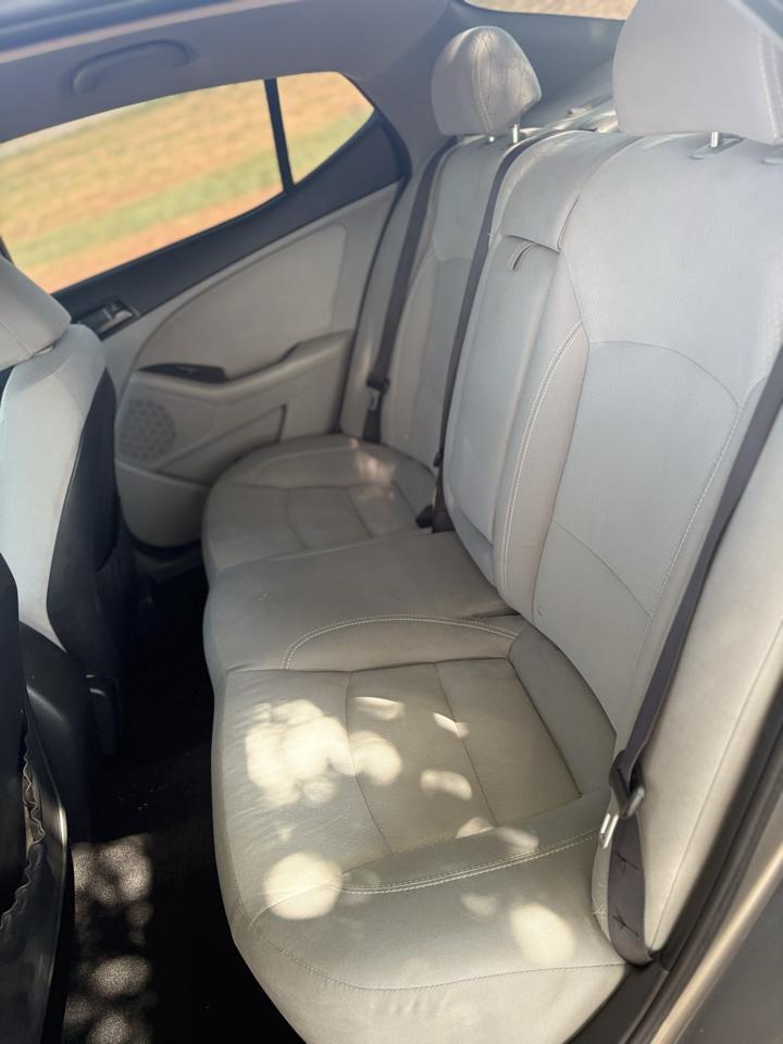Kia Optima LX MT 2012