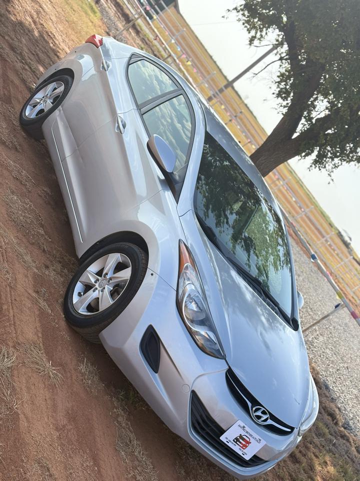 Hyundai Elantra GLS M/T 2013