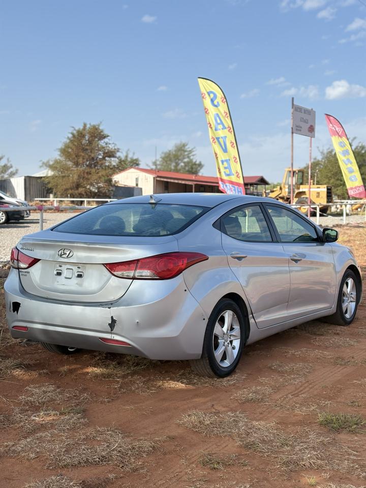 Hyundai Elantra GLS M/T 2013