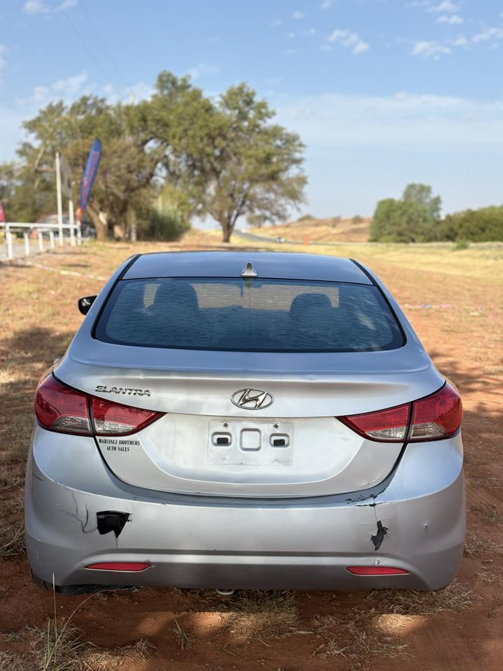 Hyundai Elantra GLS M/T 2013