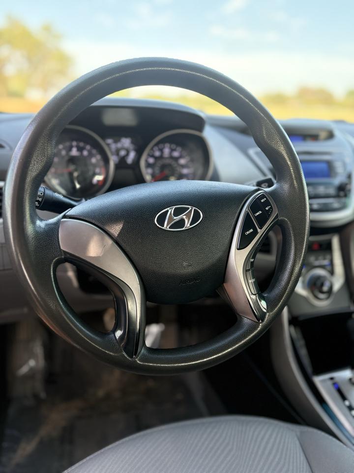 Hyundai Elantra GLS M/T 2013