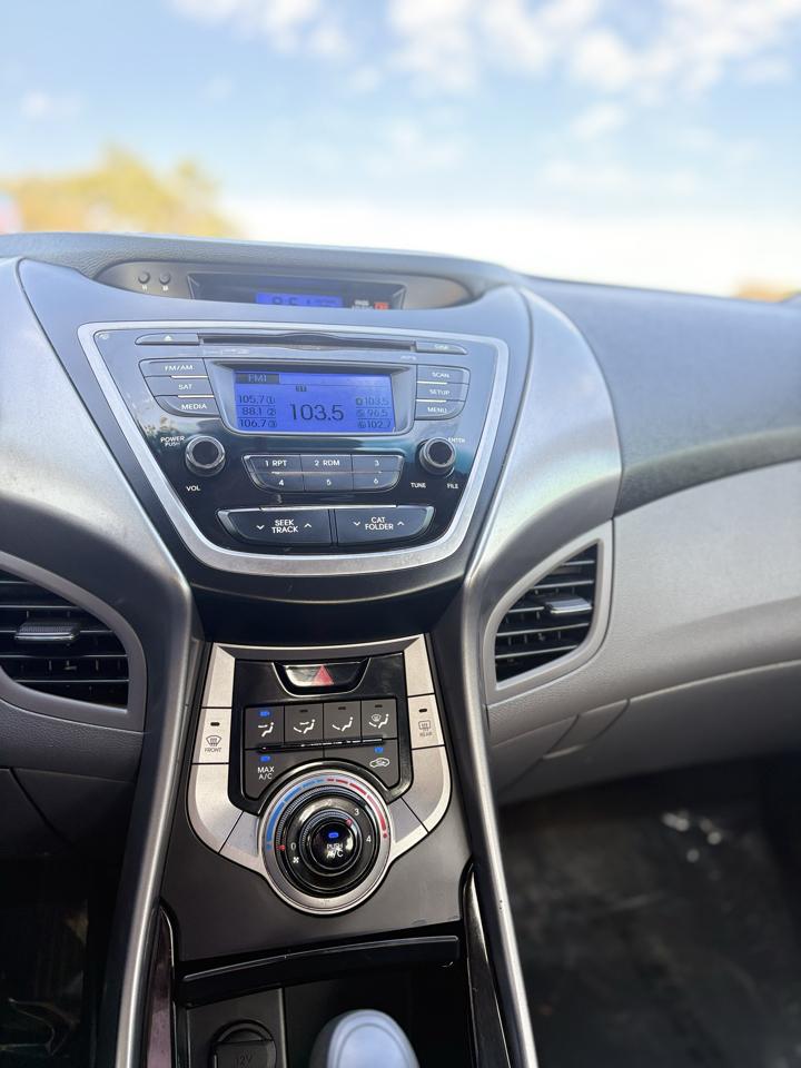 Hyundai Elantra GLS M/T 2013