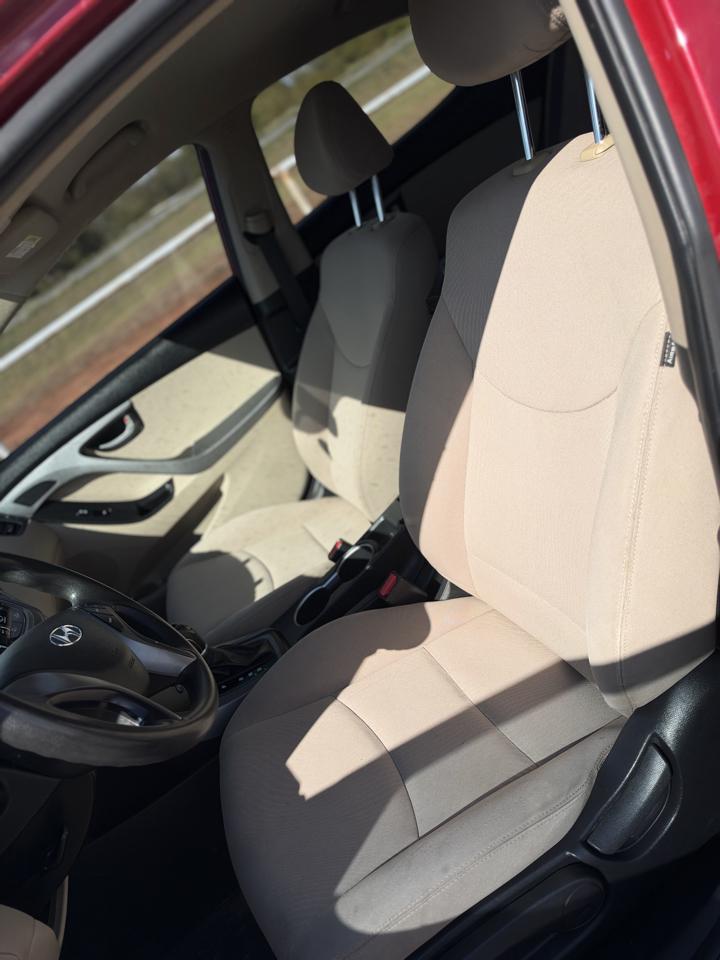 Hyundai Elantra SE 6AT 2016