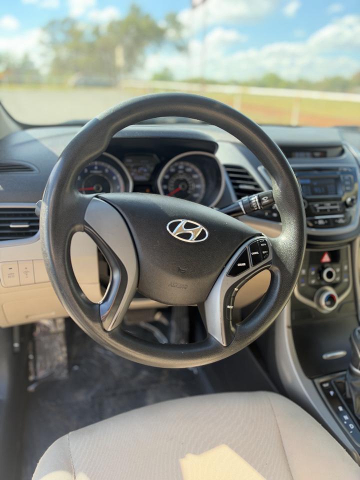 Hyundai Elantra SE 6AT 2016