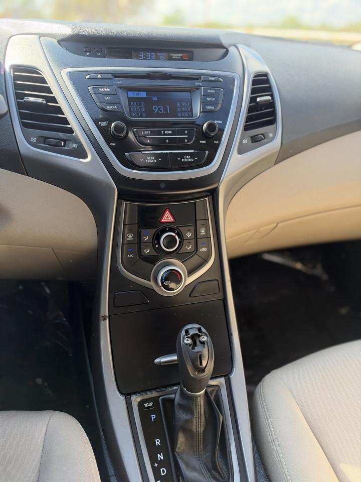 Hyundai Elantra SE 6AT 2016
