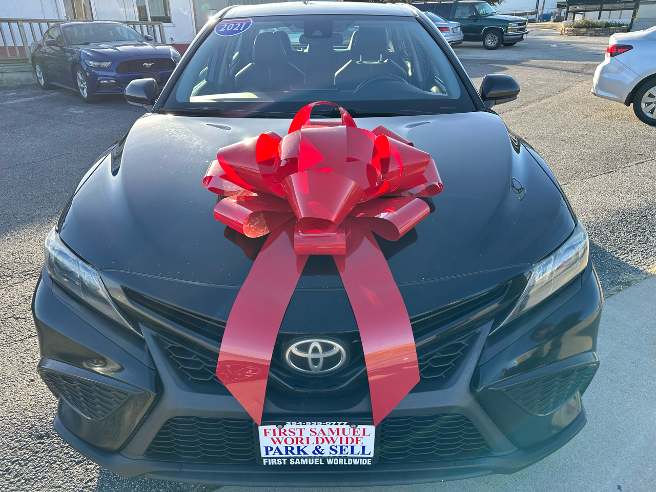 Toyota Camry SE 2021