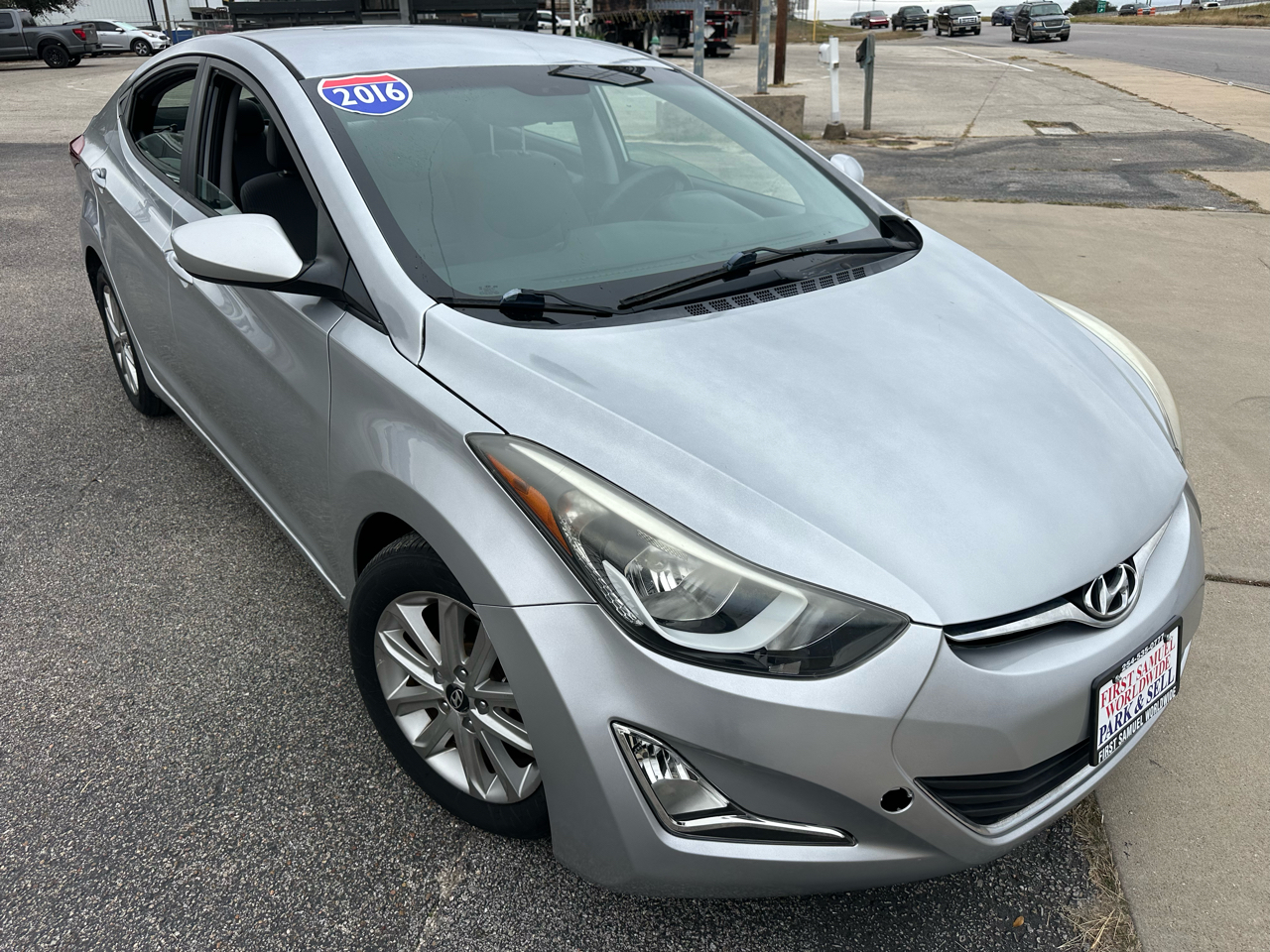 Hyundai Elantra SE 6AT 2016