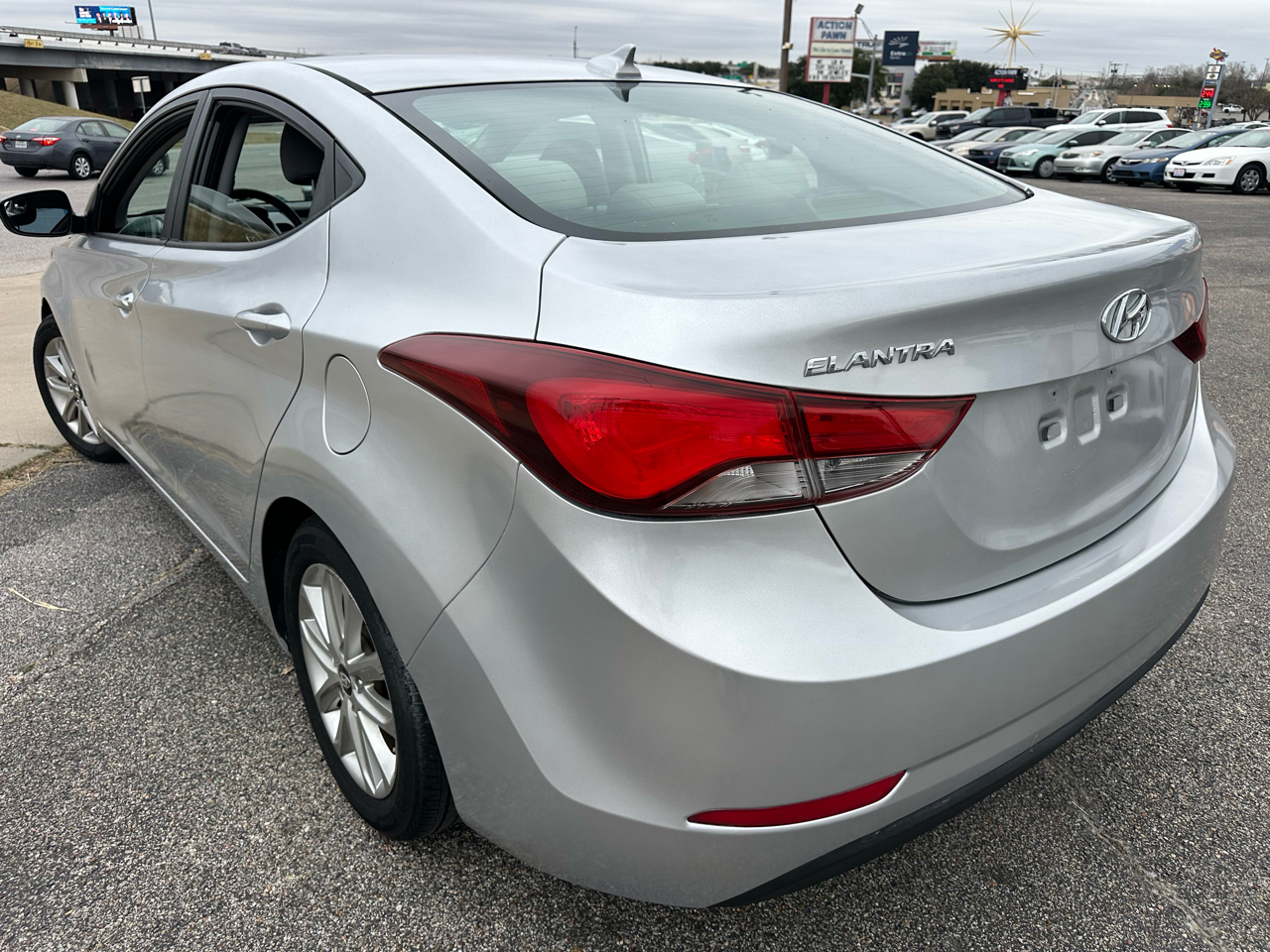 Hyundai Elantra SE 6AT 2016