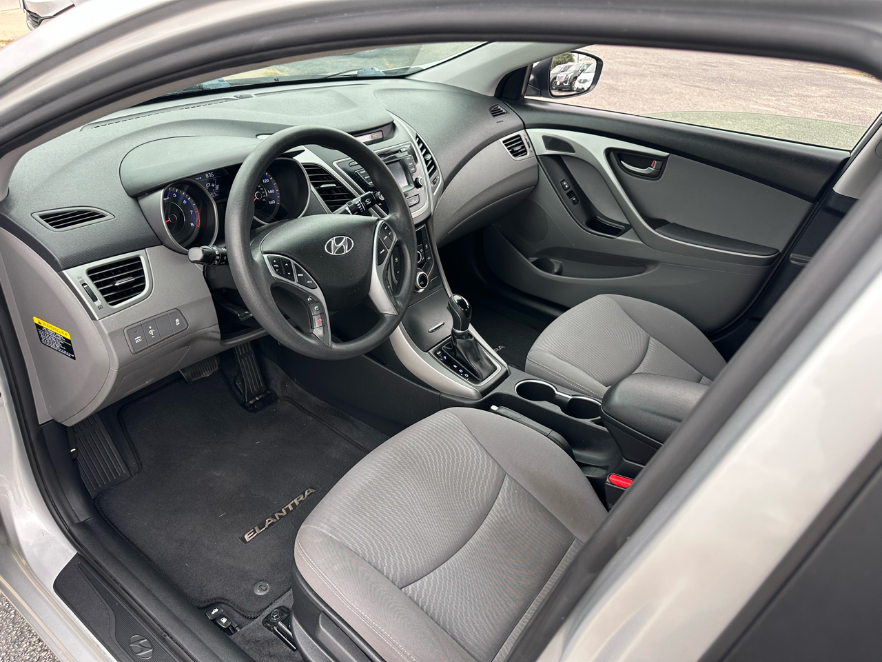 Hyundai Elantra SE 6AT 2016