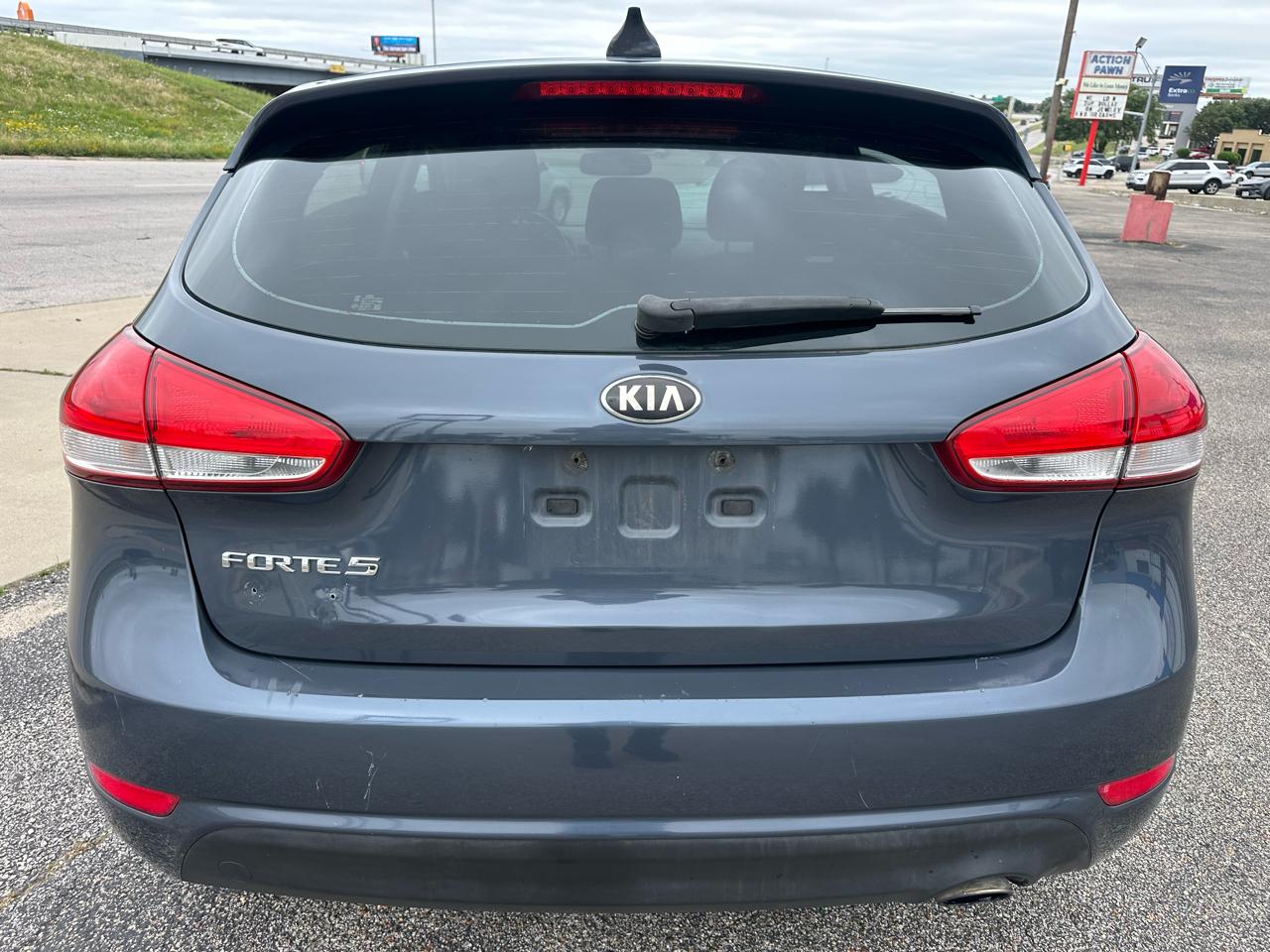 Kia Forte 5-Door LX 2016