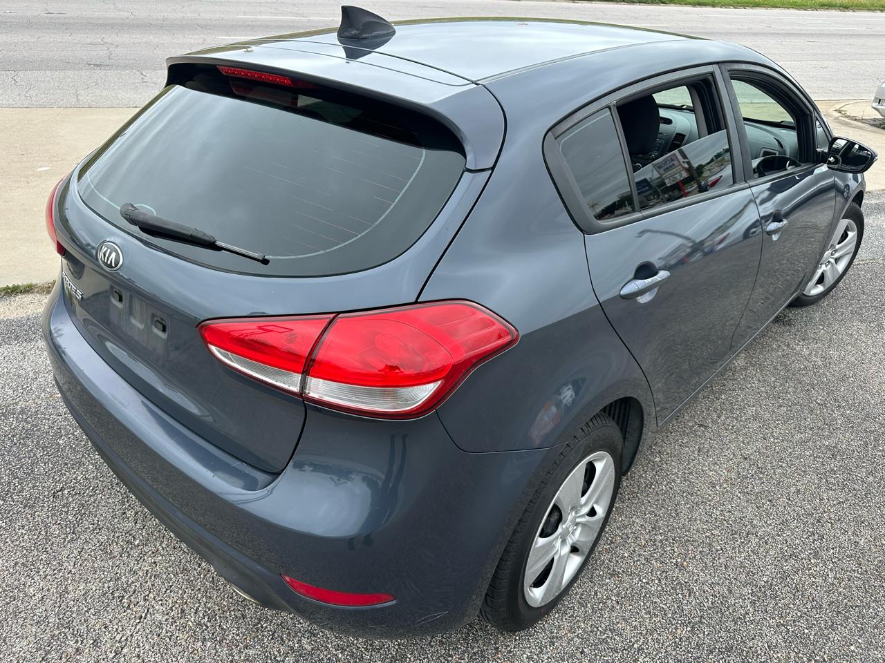 Kia Forte 5-Door LX 2016