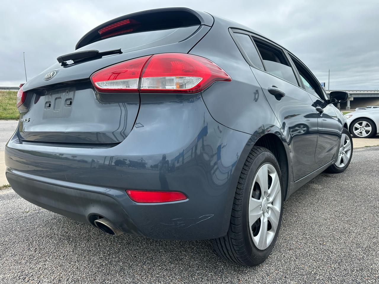 Kia Forte 5-Door LX 2016