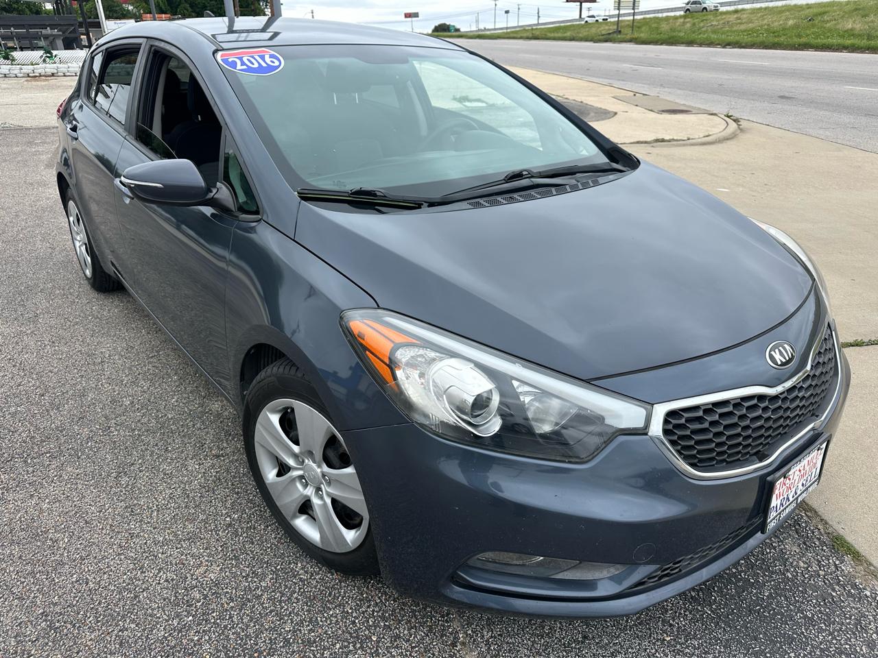 Kia Forte 5-Door LX 2016