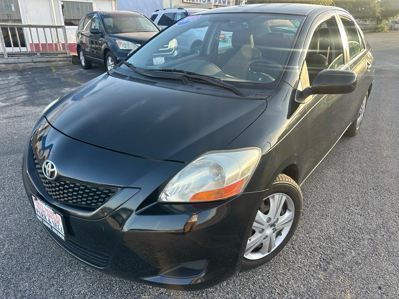 Toyota Yaris Sedan 4-Speed AT 2010