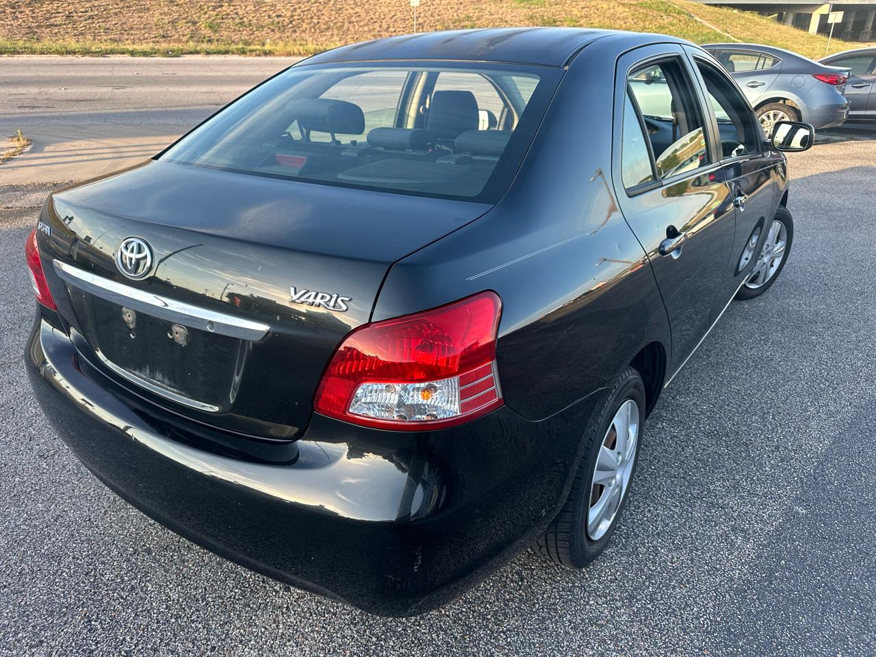 Toyota Yaris Sedan 4-Speed AT 2010