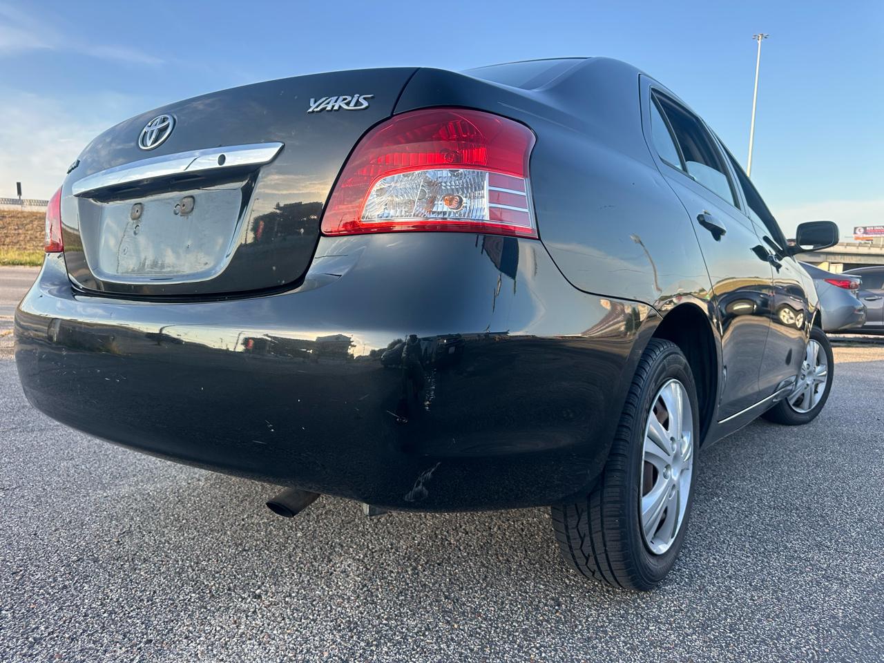 Toyota Yaris Sedan 4-Speed AT 2010