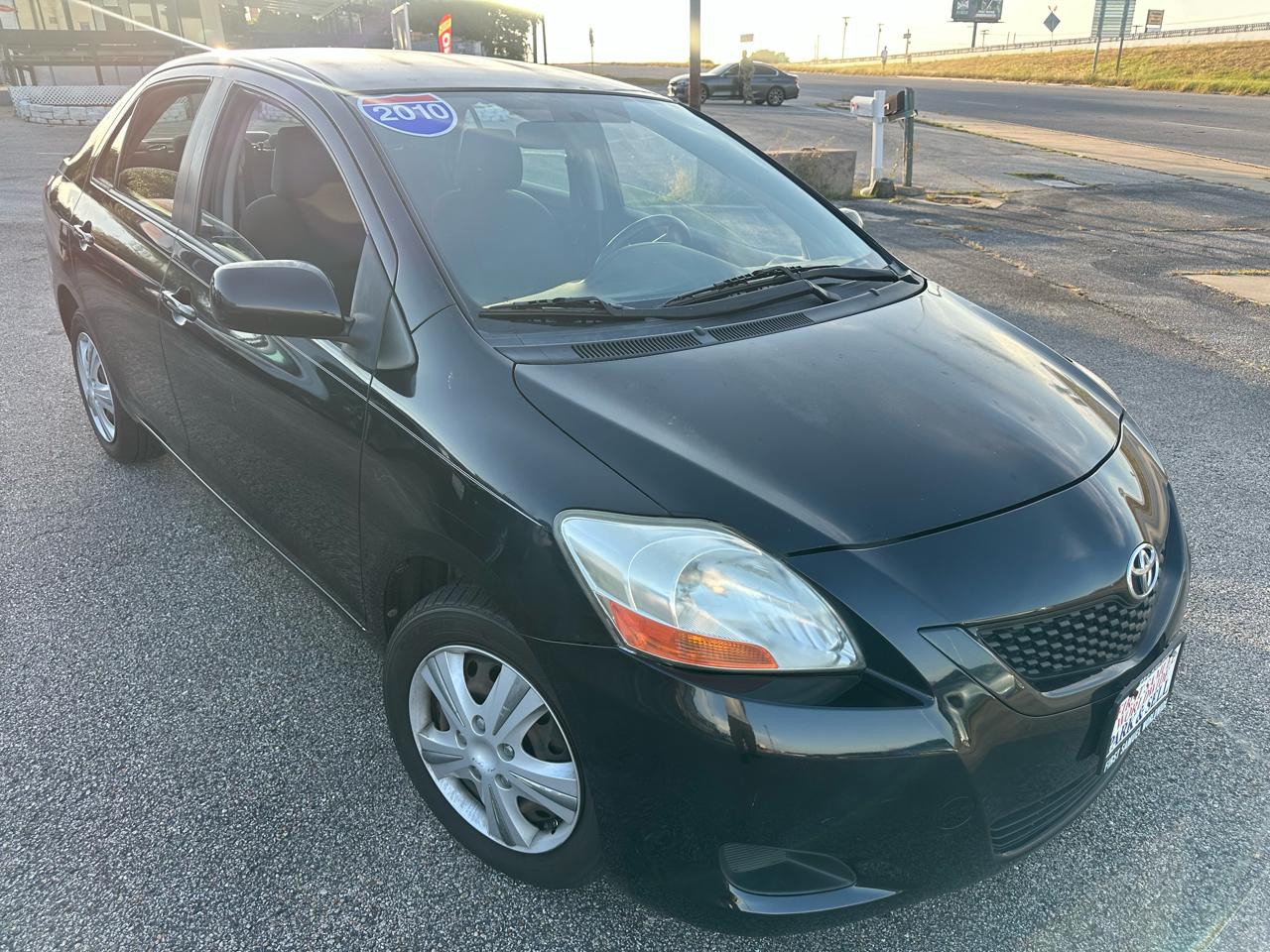 Toyota Yaris Sedan 4-Speed AT 2010