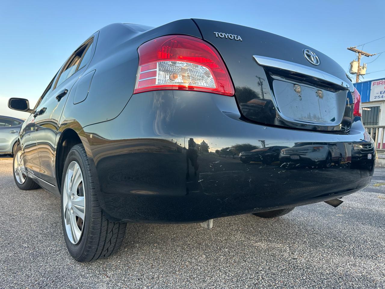 Toyota Yaris Sedan 4-Speed AT 2010