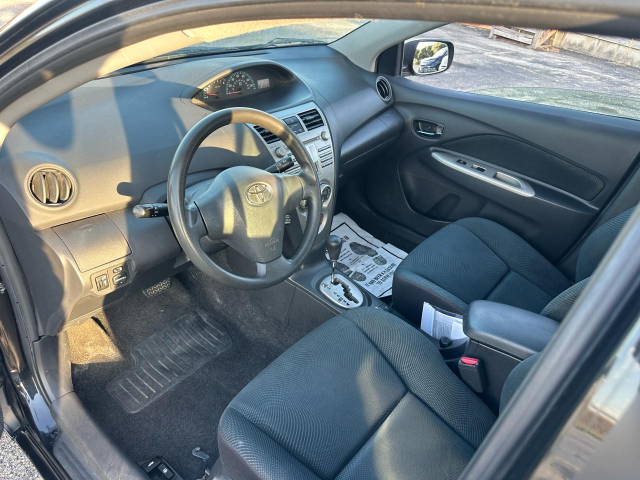 Toyota Yaris Sedan 4-Speed AT 2010