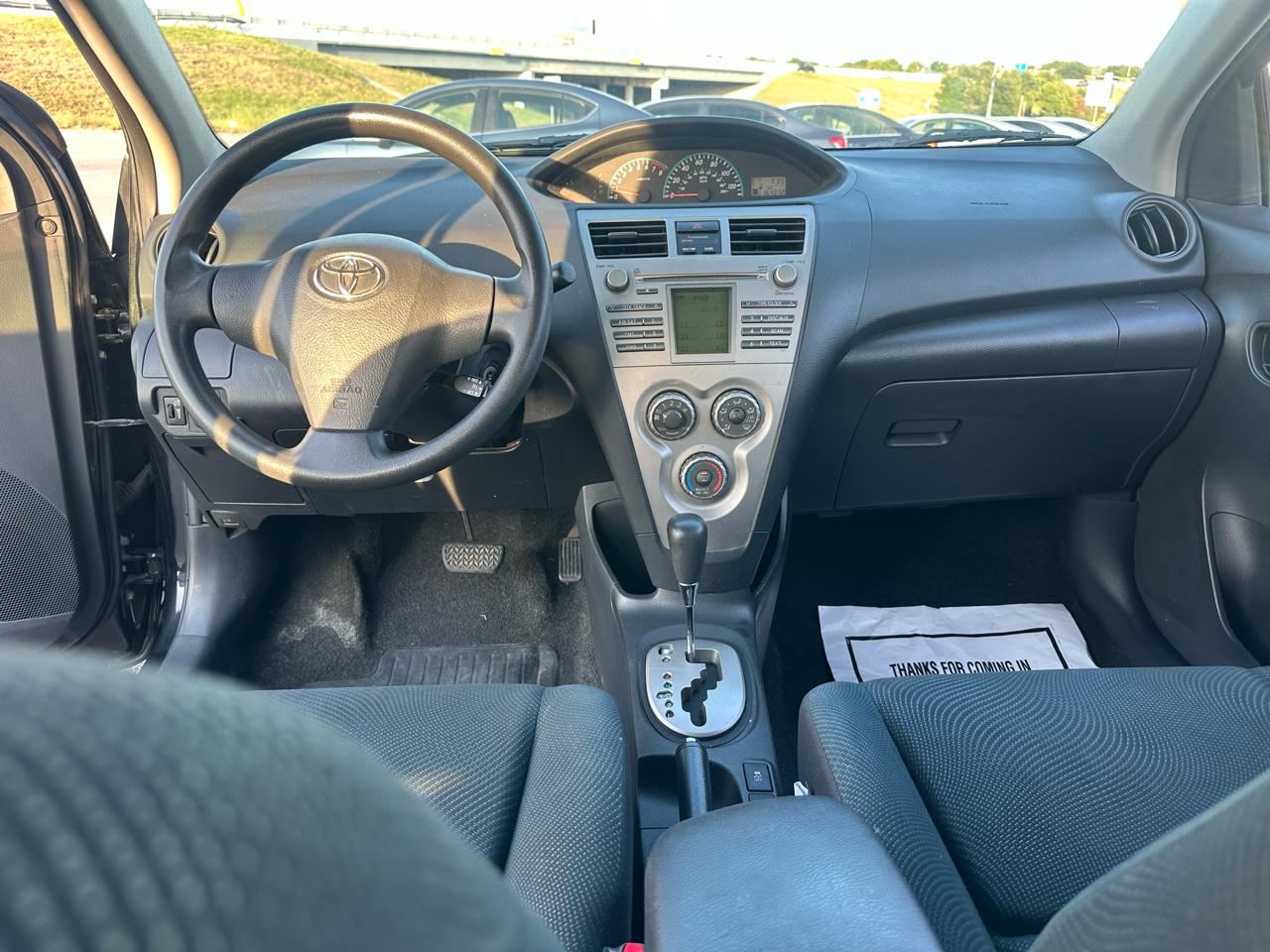 Toyota Yaris Sedan 4-Speed AT 2010