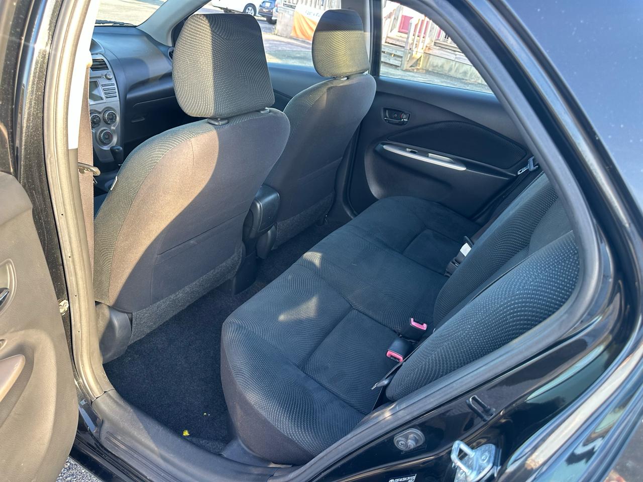Toyota Yaris Sedan 4-Speed AT 2010