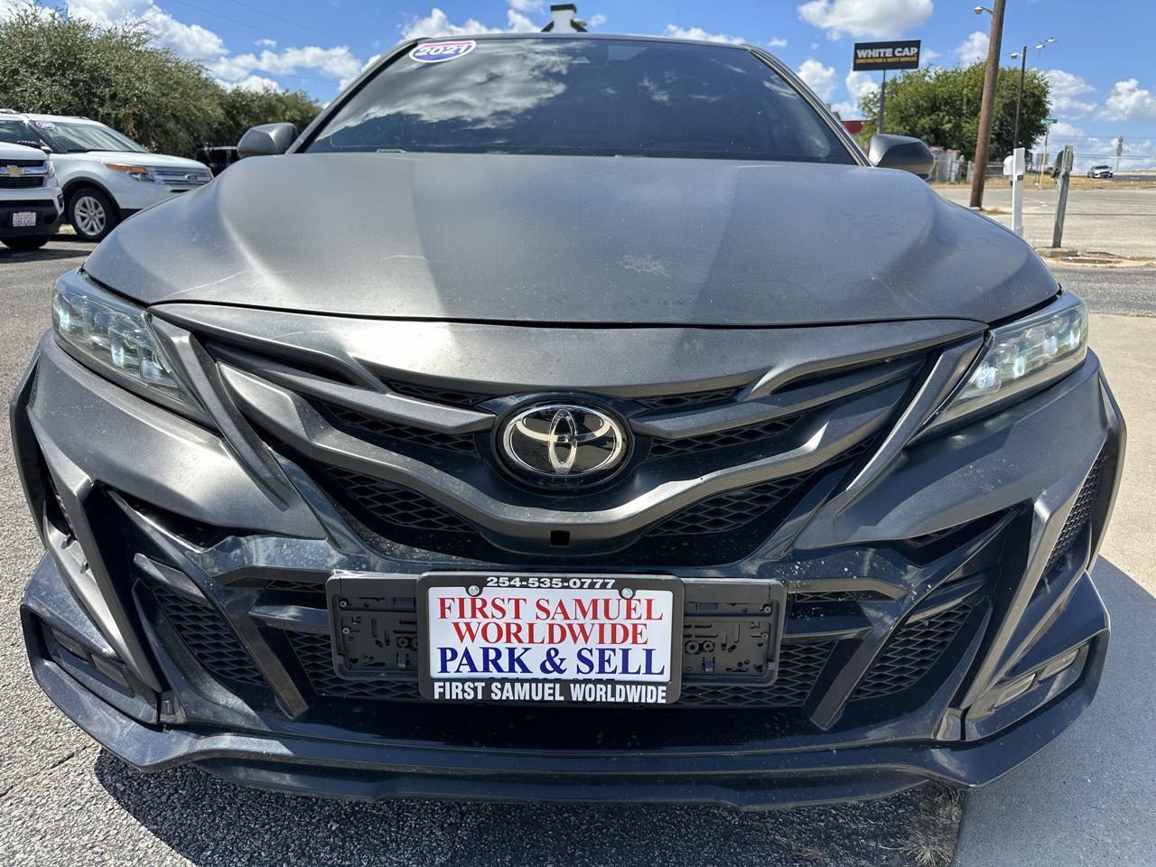 Toyota Camry SE 2021