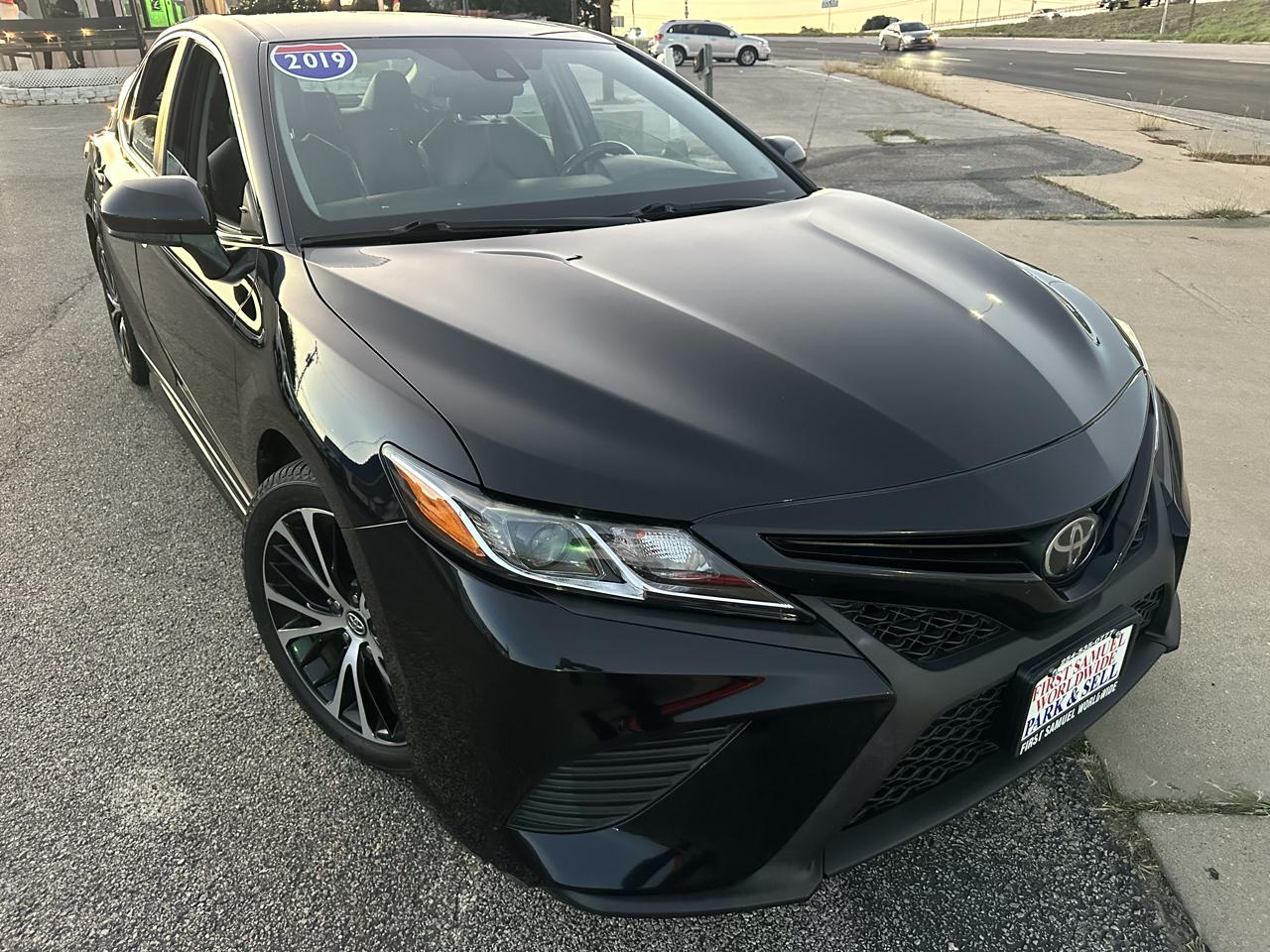 Toyota Camry photo 5