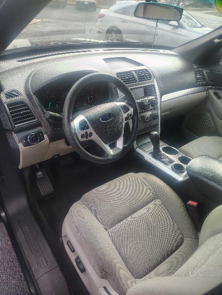 Ford Explorer Base FWD 2012