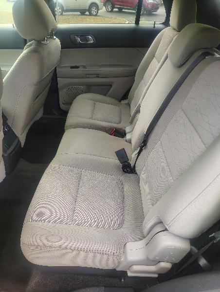 Ford Explorer Base FWD 2012