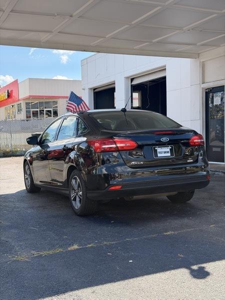2018 Ford Focus SE - Photo 6