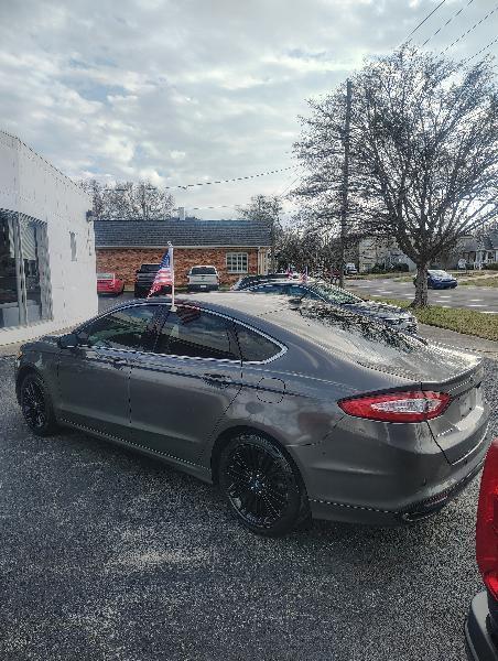 Ford Fusion SE 2013