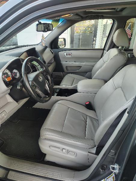 Honda Pilot EX-L 2WD 5-Spd AT with Navigation 2011