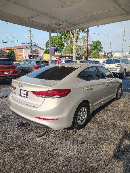 Hyundai Elantra SE 6AT 2017