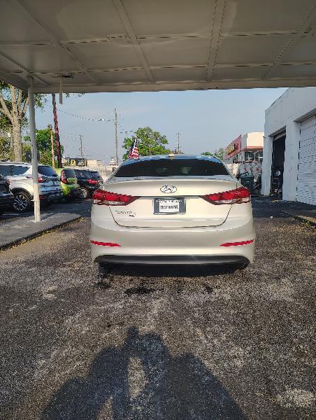 Hyundai Elantra SE 6AT 2017