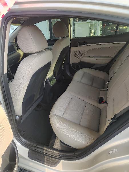 Hyundai Elantra SE 6AT 2017