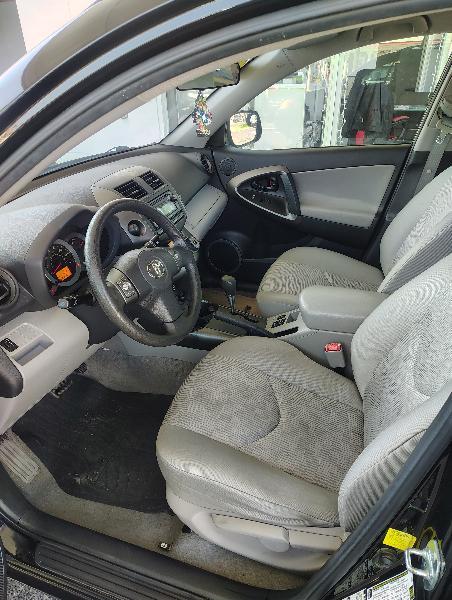 Toyota RAV4 Base I4 4WD 2012