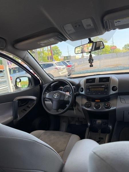 Toyota RAV4 Base I4 4WD 2012