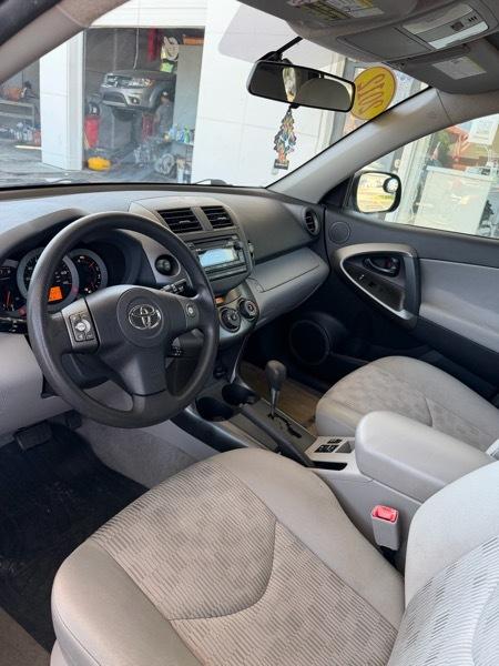 Toyota RAV4 Base I4 4WD 2012
