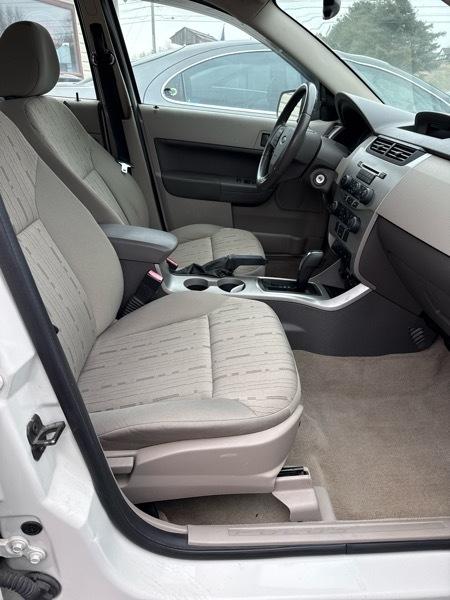 Ford Focus SE Sedan 2010