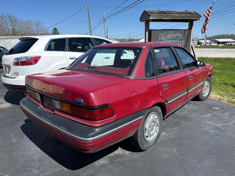 Ford Tempo GL sedan 1990