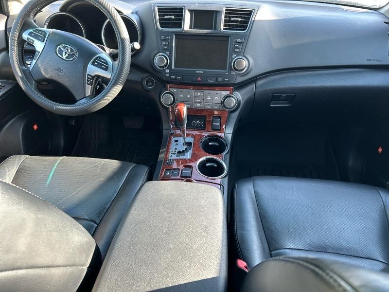 Toyota Highlander Limited 4WD 2011