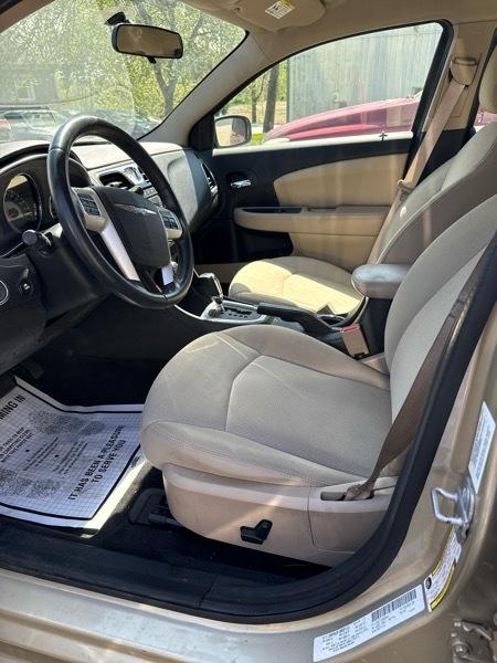 Chrysler 200 Touring 2011