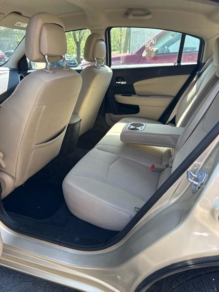 Chrysler 200 Touring 2011