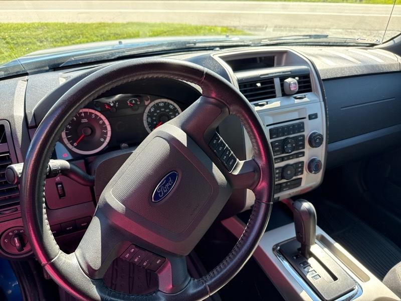 Ford Escape XLT 4WD 2012