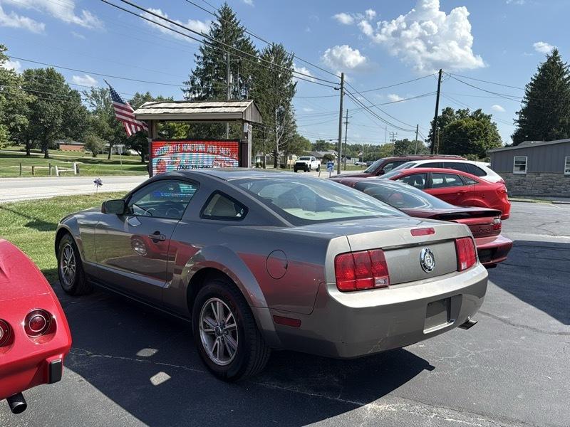 Ford Mustang V6 Deluxe Coupe 2005