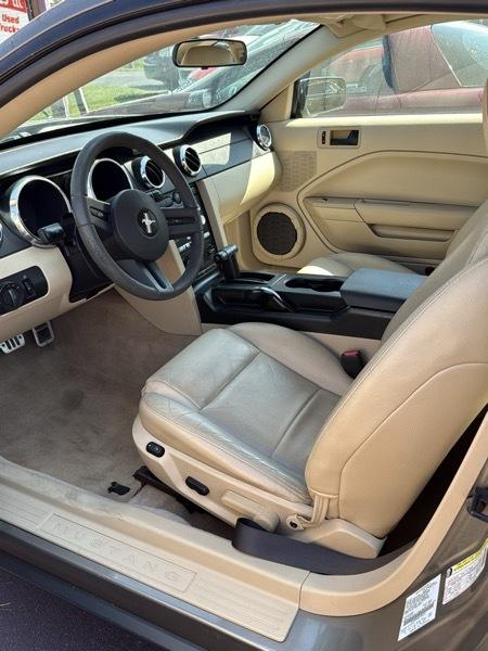 Ford Mustang V6 Deluxe Coupe 2005