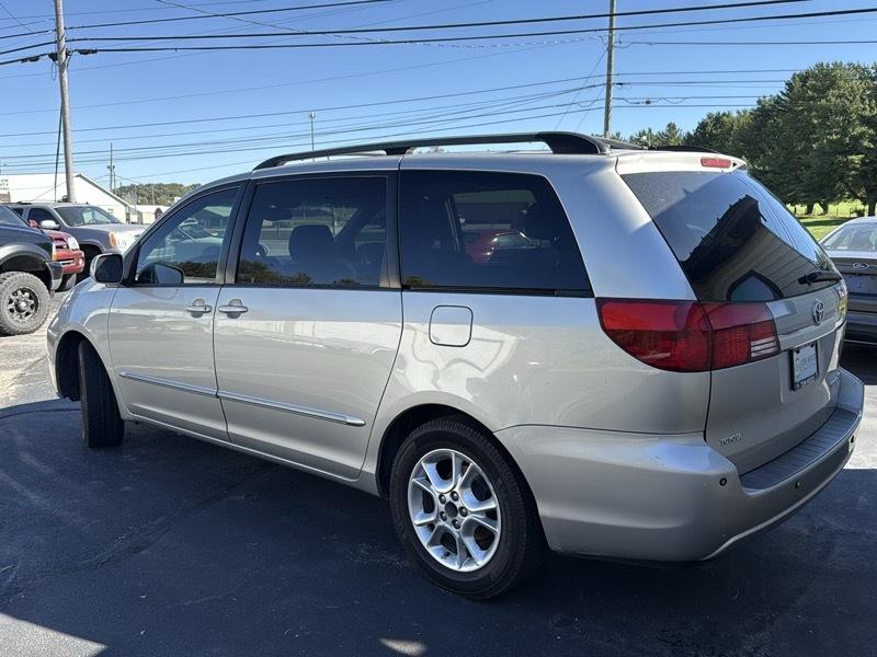 Toyota Sienna XLE 2004