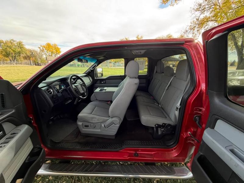 Ford F-150 XL SuperCab 8-ft. Bed 4WD 2012